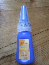 Schnelltrocknendes Mehrzweck-Nagelkleber
