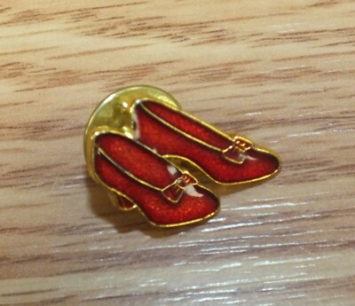 Gold Tone Edged Wizard of Oz Style Collectible Ruby Red Slippers Lapel Pin 