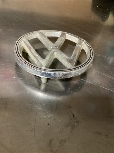Vintage Metal Volkswagen Badge Emblem 113 853 601B - Picture 4 of 4