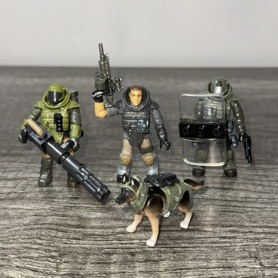 Mega Bloks Construx Call Of Duty HBG37 06851 Juggernaut Yuri Riley Dog Figures