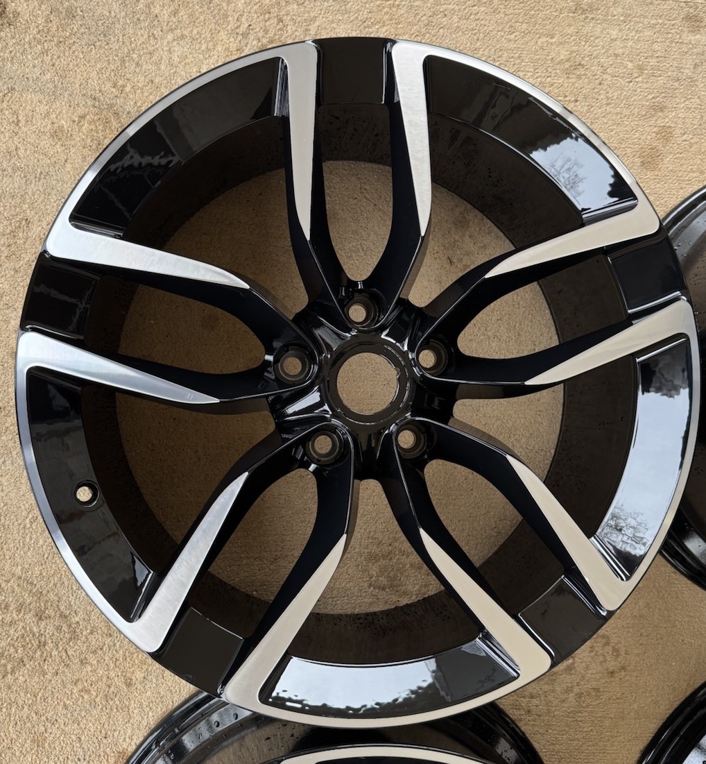 (4) 20” GENUINE ASTON MARTIN VANQUISH VOLANTE  OEM 2ND GEN 2013-2018 WHEELS SET!