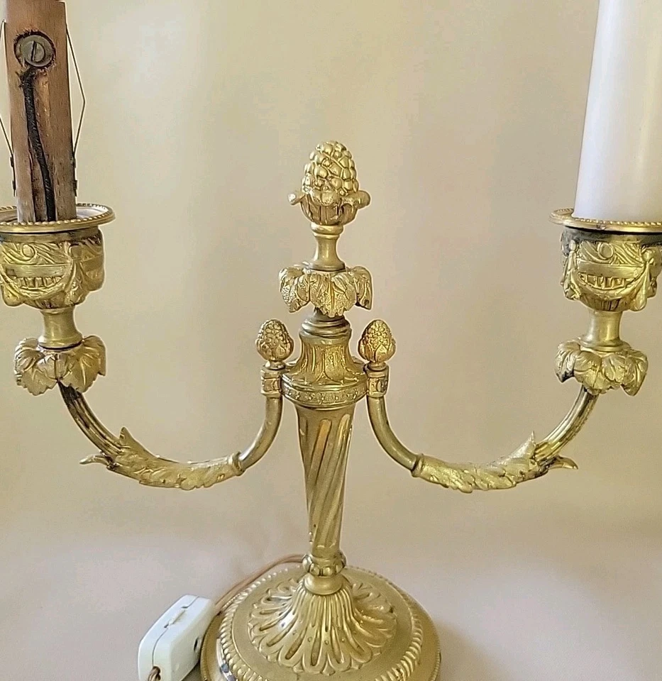 Par de lâmpadas francesas antigas de bronze em miniatura de candelabros boudoir/manto do século XIX - Imagem 4 de 4