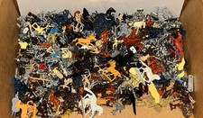 VTG Plastic Toy Lot Army Men, Indians , Horses , Bison And Lots More