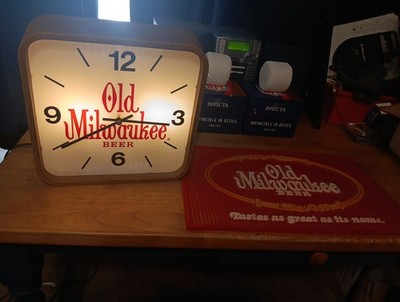 Vintage Old Milwaukee Beer Illuminated Clock & Beer Mat FULLY WORKS/LIGHTS UP