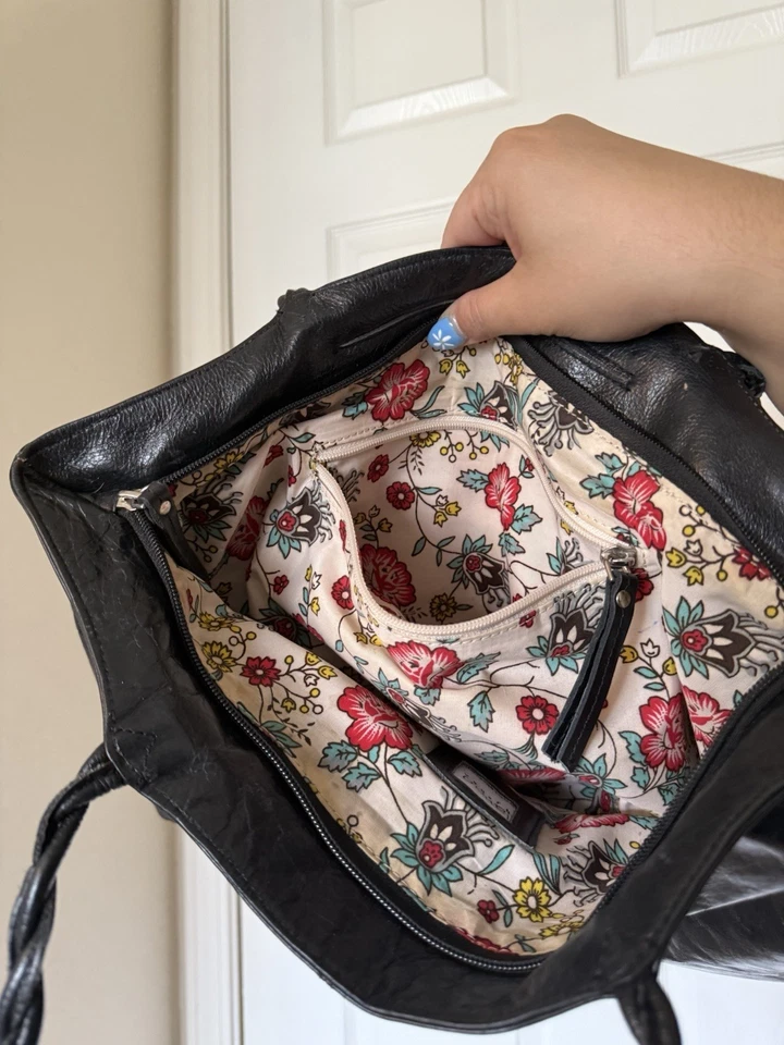 Bolso de Hombro LATICO Carmen Cuero Negro Cremallera Superior Forro Floral 15"x9.5" Foto 2 de 4