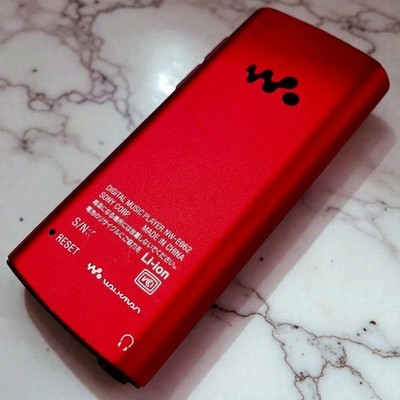 SONY WALKMAN NW-E062 2GB Red MP3 Player Tested Retro Vintage Used