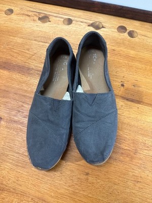 TOMS Women's Size 7.5 Grey Suede Slip-On Shoes with Rubber Sole