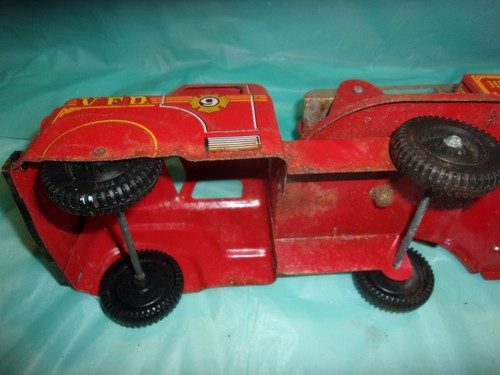 VINTAGE ORIGINAL MARX HOOK & LADDER V.F.D.#9 FIRE TRUCK!! NICE! - Picture 15 of 16