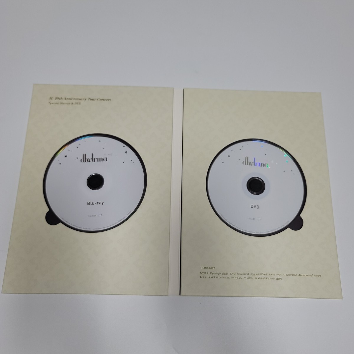 IU 2018 dlwlrma Live concert Bluray DVD with photocard Opened 10th