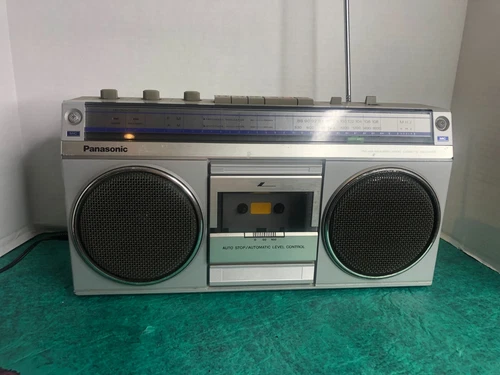 Vintage Radio Panasonic Portable AM/FM Stereo RX-4940 (Read)