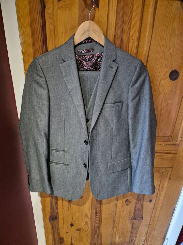 ONE SIX5IVE Boys grey Slim Fit suit - 32S jacket, 30s trousers - Image 1 of 4
