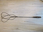 ANTIQUE 34" LONG METAL WITH WOOD HANDLE PRIMITIVE HEART SHAPED RUG/CARPET BEATER — photo 2