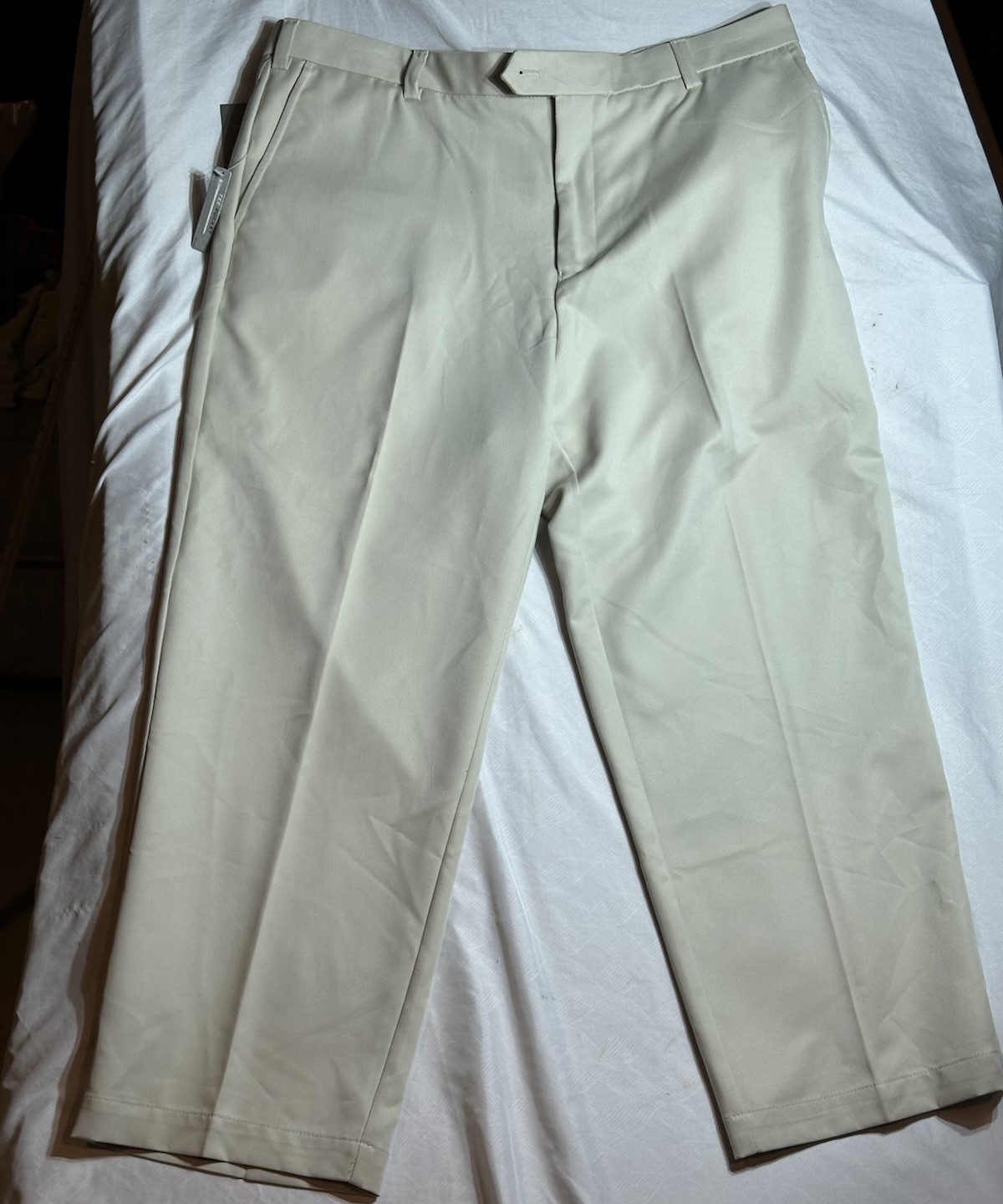 NWT Izod Men’s Golf Pants 40x29 Loose Straight Sport Chino Slacks Stretch Temp