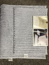 Threshold bath rug
