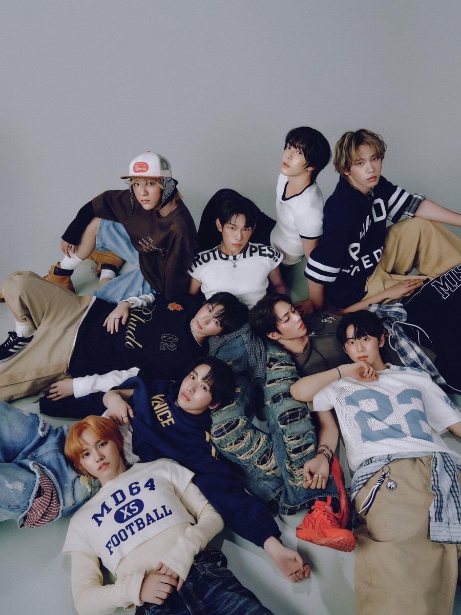 K-POP AHOF 1st Mini Album WHO WE ARE JEWEL Ver. CD+24p Book+2ea
