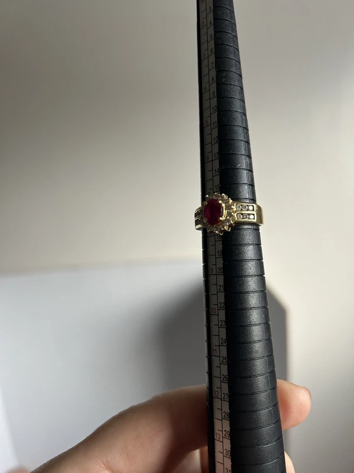 Solid 18k gold ruby diamond ring preowned size 8 Cocktail Classic - Image 4 of 4