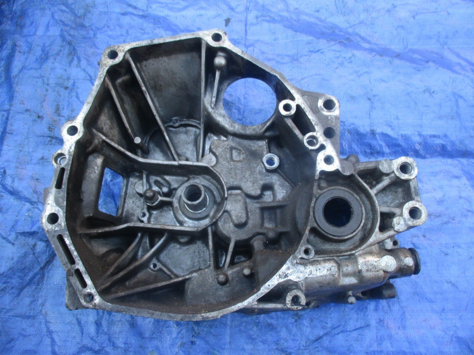 9295 Honda Civic D16Z6 manual transmission inner casing OEM D15 S20