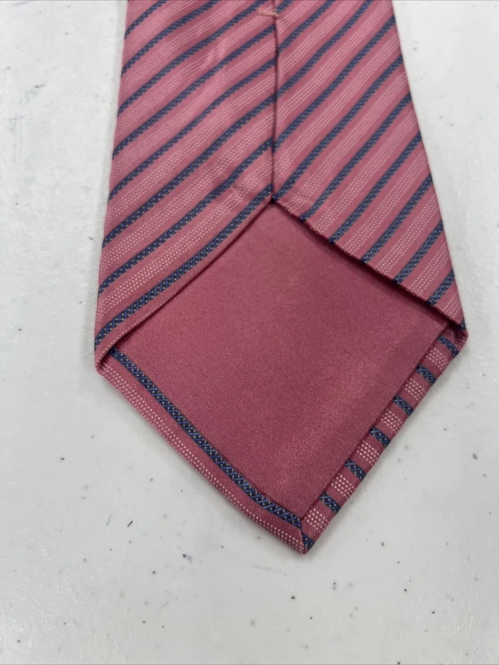 Gravata masculina de seda listrada rosa e azul Brioni US$ 395 - Imagem 4 de 4