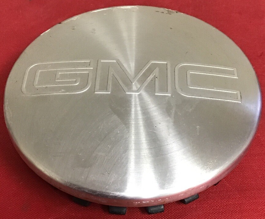 ONE used GMC Sierra 1500 Denali Yukon XL CENTER CAPS MACHINED  9595383 CAP 5903