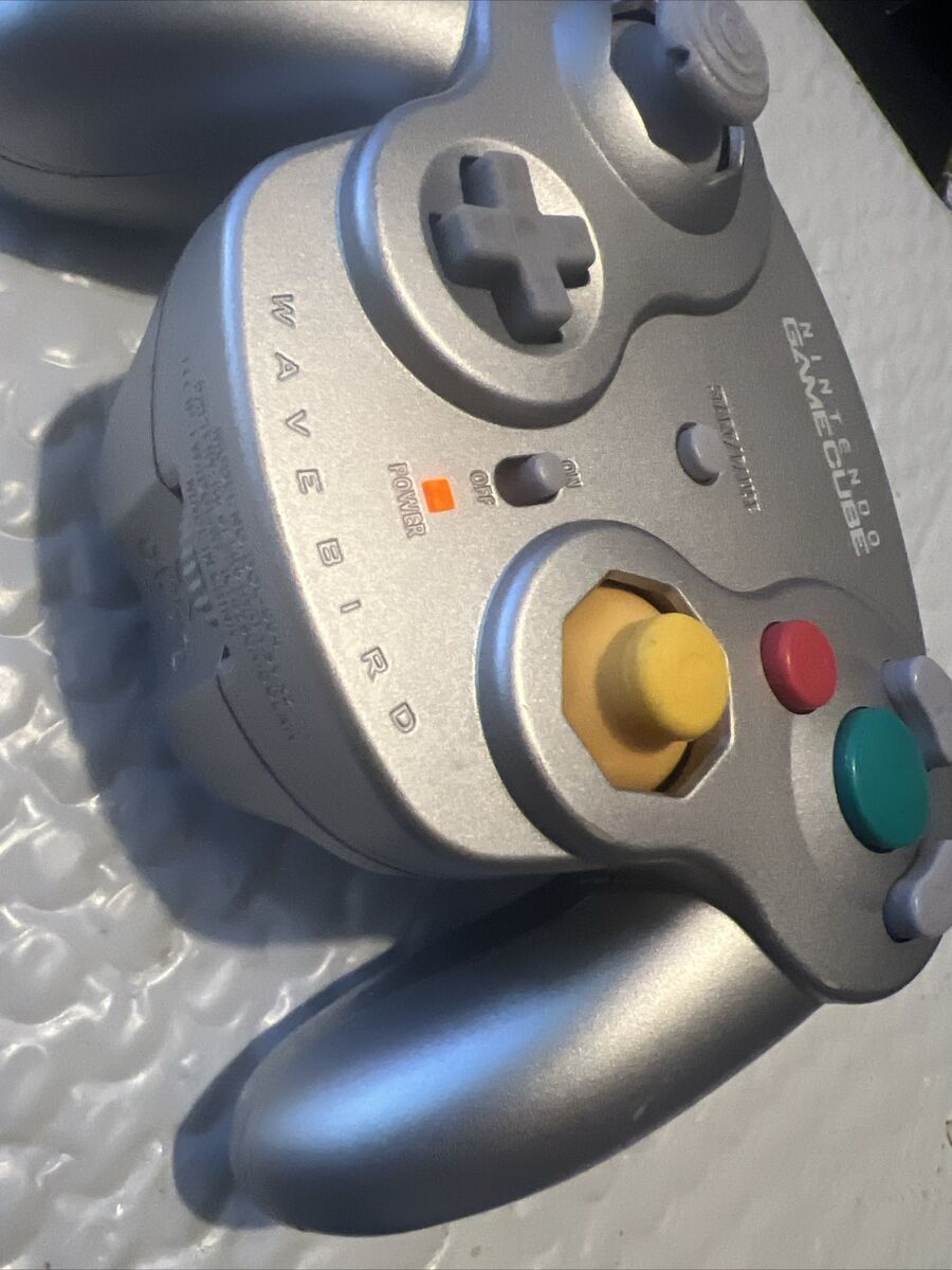 Nintendo GameCube Wavebird Controller Platinum DOL-004 Nintendo GameCube Wavebird Controller Platinum DOL-004