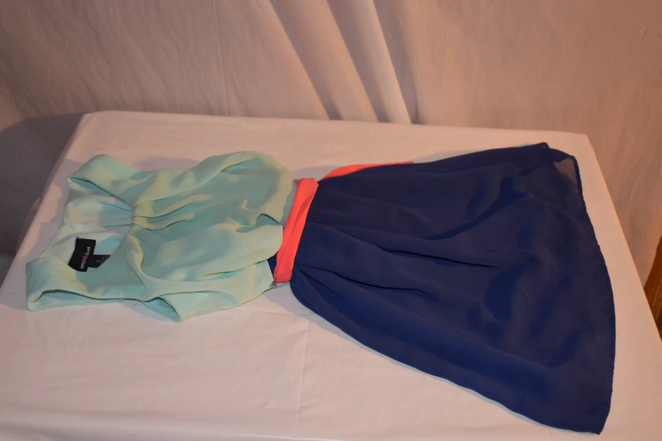 Vestido Amy's Closet Talla 5 Niñas Azul y Verde, Hecho en Filipinas Foto 2 de 3