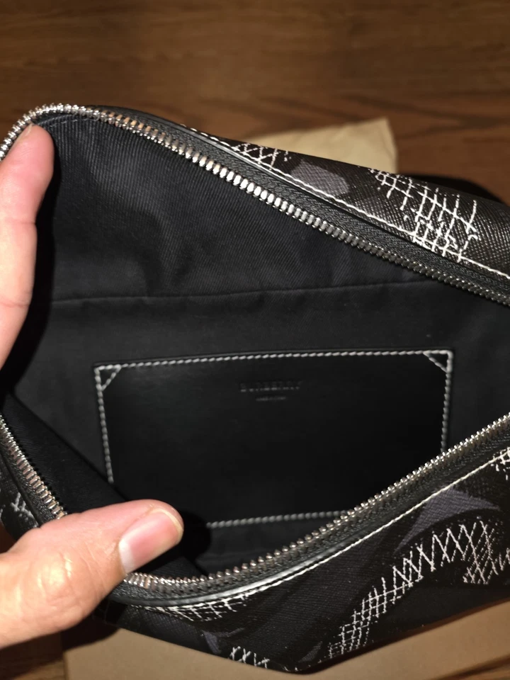 Pre-Owned Burberry TB Monogram  Bumbag / Belt Bag PVC Black  (Good) - Image 4 of 4