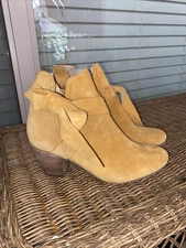 Women’s Diba  Size 6.5 Ankle Boot