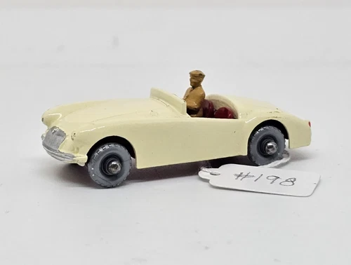 Matchbox Lesney – 19b  MG A Sports Car  1958    (ID#198)   SILVER PLASTIC WHEELS