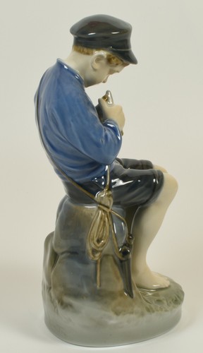 Beautiful 1950's Royal Copenhagen The Whittler Boy Figure #905 - Picture 2 of 7