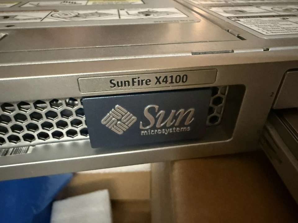 Sun Fire X4100 M2 2x AMD Opteron 2220 (2,8 GHz) 16GB RAM 2xHDD 10K.3 - Bild 4 von 4