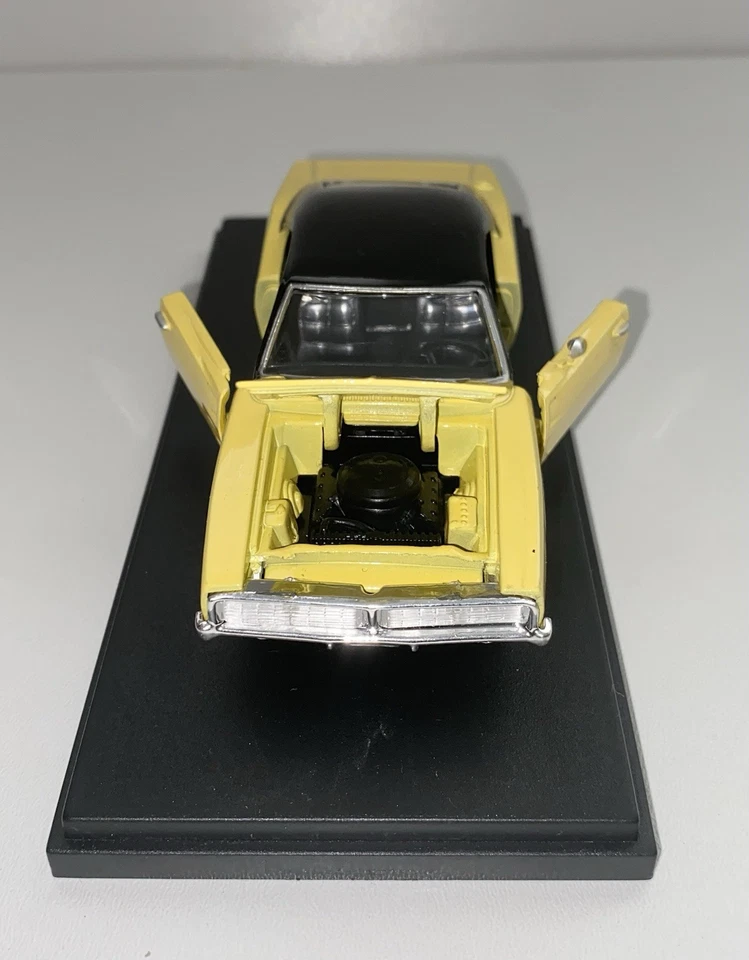 DODGE CHARGER 1969 Jaune et Noir ROAD CHAMPS 1:43 - Photo 4/4