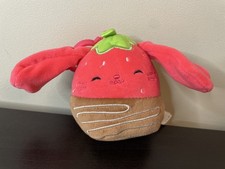 Squishmallows - 3.5” Gunda The Chocolate Strawberry Bunny Clip - AUS Exclusive