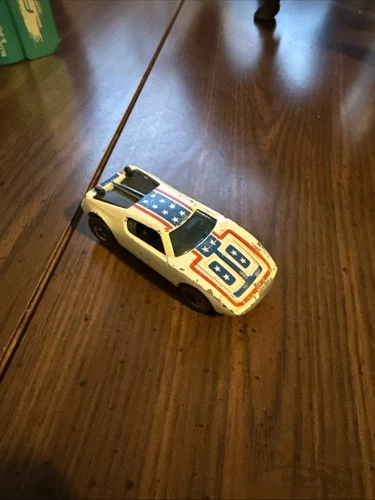 Hot Wheels Warpath 1969 Redline White Base Paint w/Red & Blue Hong Kong