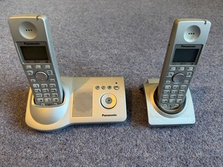 Panasonic KX TG7120E Twin Telephone Handset with Answering Machine. Working.