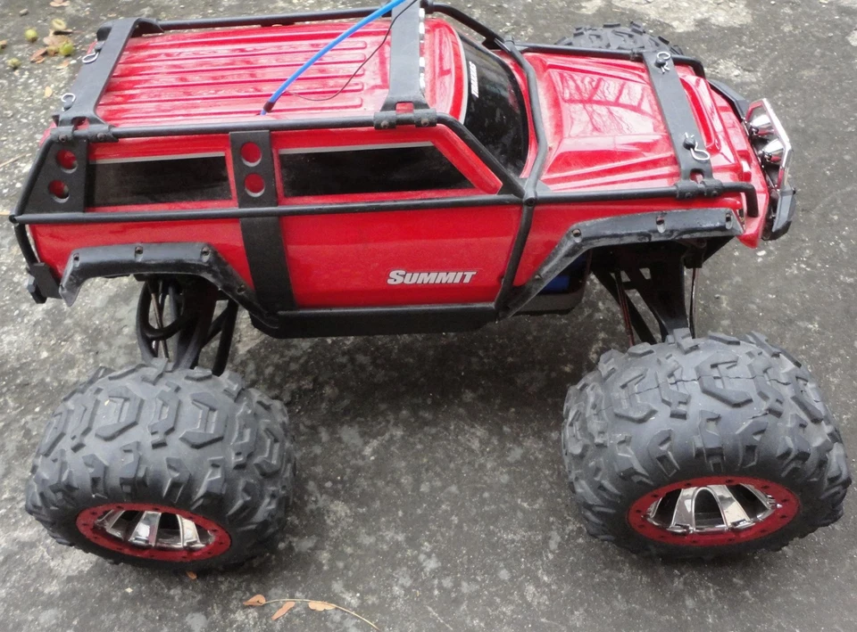 Traxxas 1:10 Summit 4x4 Monster Truck with Hi/Low 2-Speed Transmission - Image 3 of 4