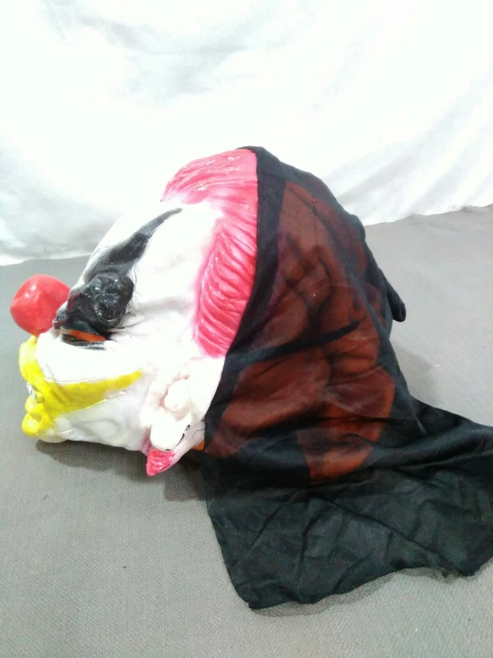Scary Clown Mask Adult Size for Evil Clown Halloween Costume - Image 4 of 4
