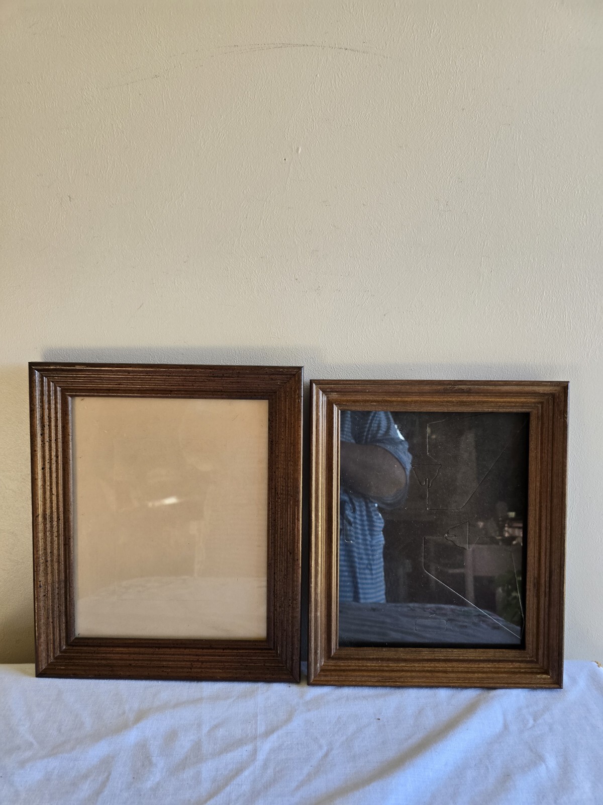 Early American style wall gallery set of 2 picture frames with glass