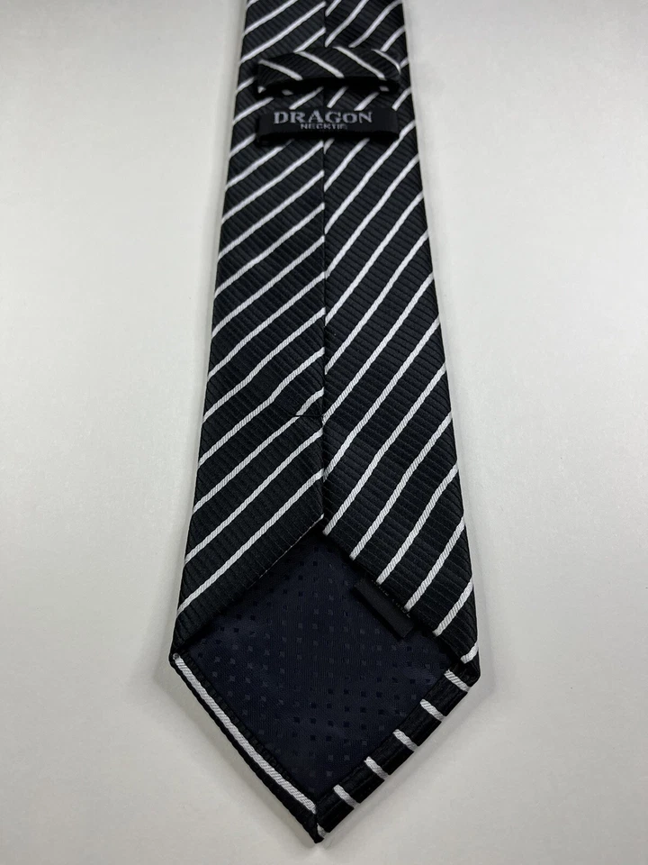 Corbata DRAGON Corbata Cuello Blanco Negro Rayas 56”L x 3.25”W Excelente Estado Foto 3 de 4