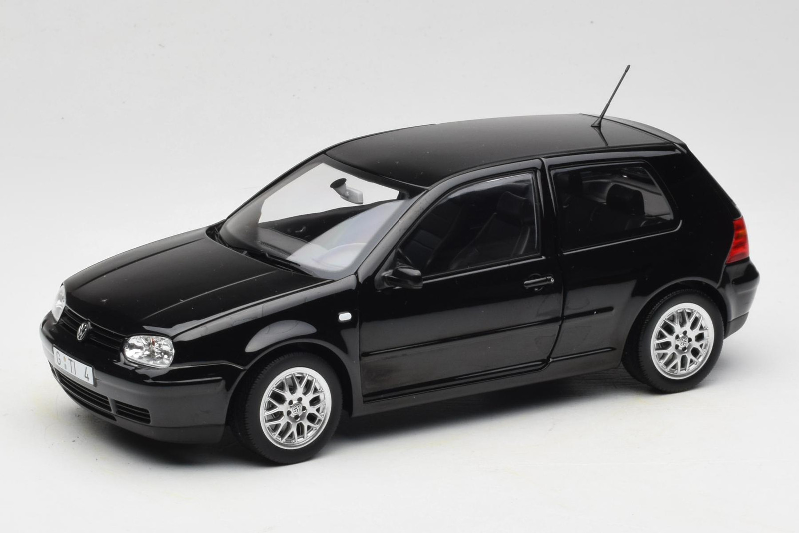 Norev Volkswagen Golf Iv Gti 1998 1:18 188574