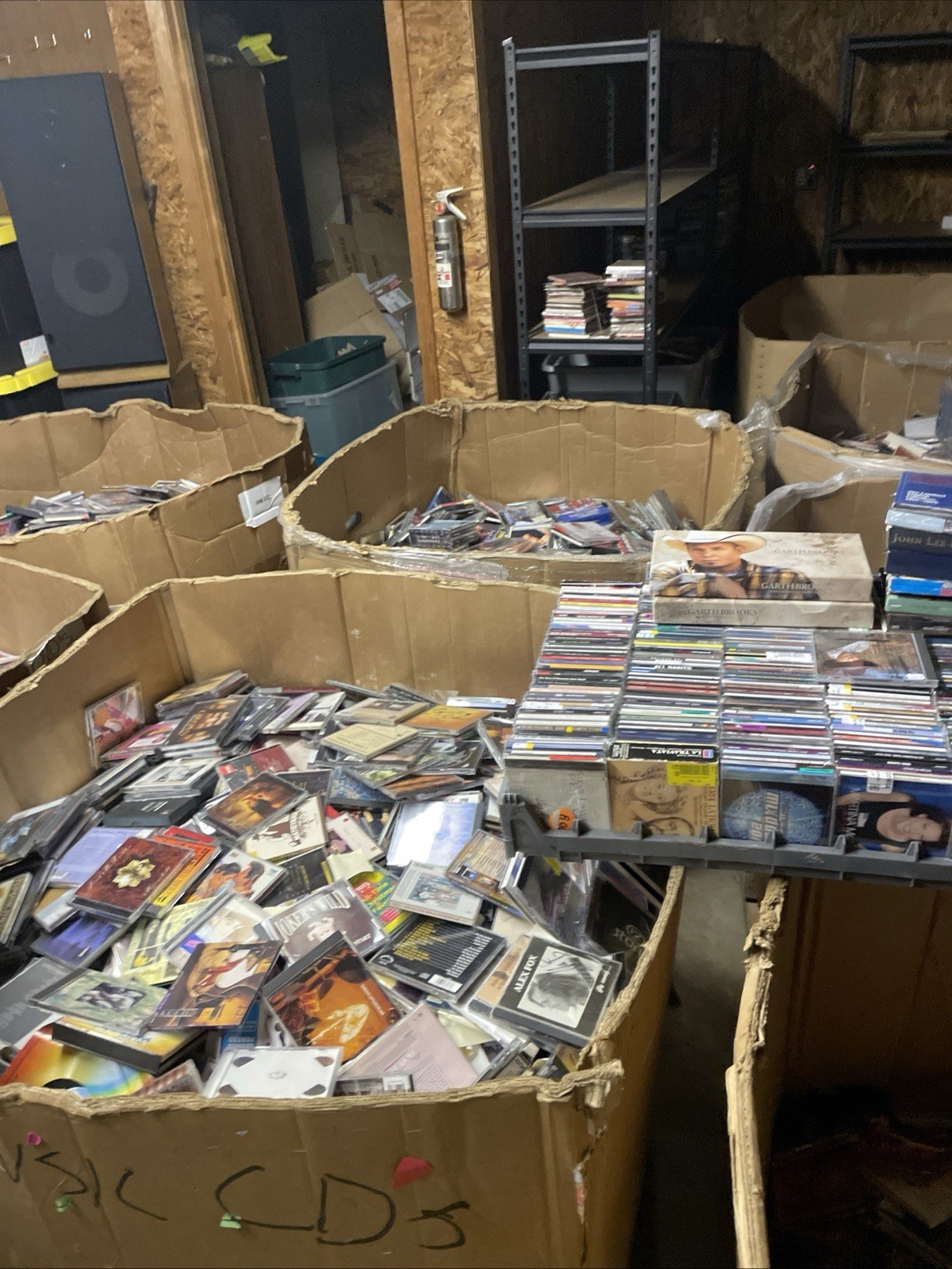 Lot of 200 FREE CDs MIX Genres Artwork+Case RANDOM BUNDLE Wholesale Bulk