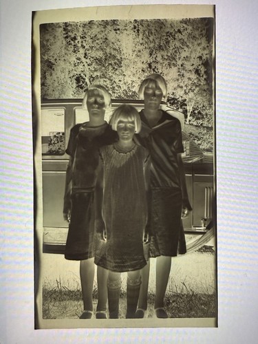 Vintage Photo Film Negative Old Car Ford Three Pretty Young Girls Teens 1920 - Picture 3 of 3