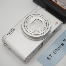  N Mint Fujifilm XQ1 X Series 12.0MP Digital Camera Silver w/Battery Charger