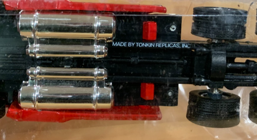 Tonkin Trucks N Stuff 1/87 Peterbilt 587 grün & rot 2 Traktor Pack Set Neu in OVP - Bild 5 von 5