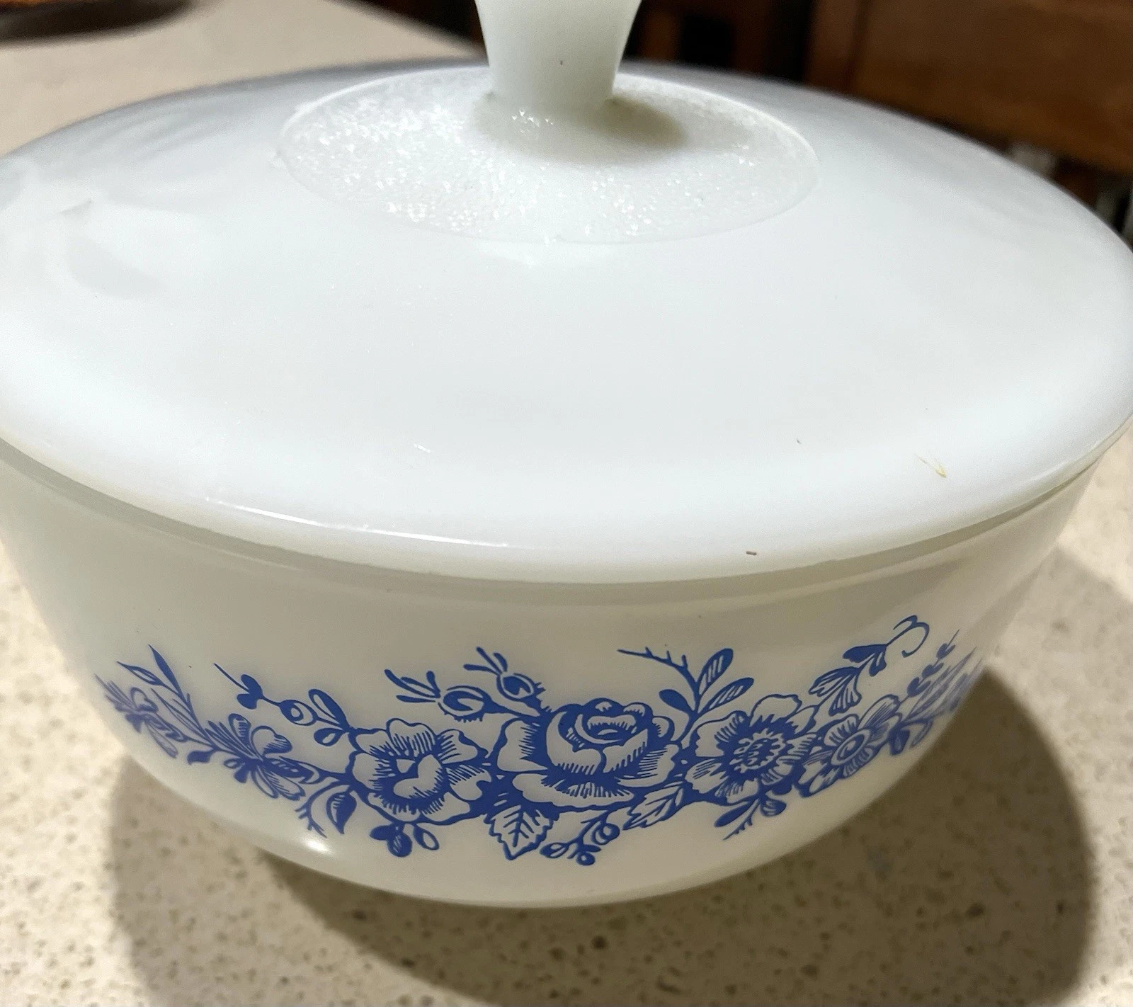 FEDERAL GLASS MILK GLASS BLUE ROSES LIDDED MIXING BOWL 2.5QT HEAT PROOF Vintage