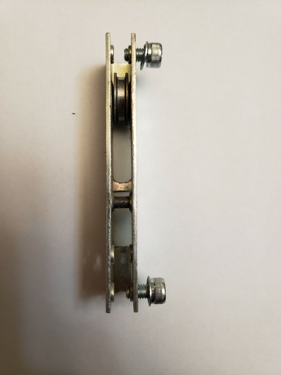 701039 / 82851 Dacor Oven range Door Hinge Receptacle Genuine OEM DE81-05658A 701039 / 82851 Dacor Oven range Door Hinge Receptacle Genuine OEM DE81-05658A