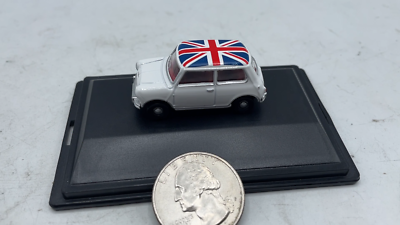 Austin Mini Cooper クリスタルミニカー Amazon.com: Austin 1962 Mini Cooper MkI - Traffic Lady Katie
