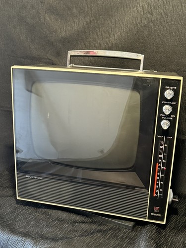 Vtg Retro Hitachi Transistor TV Reciever Portable TV Model TWA-70 UHF/VHF Prop - Picture 2 of 23