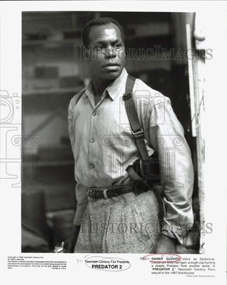 1990 Press Photo Danny Glover in a scene from ''Predator 2.'' - lrp65355
