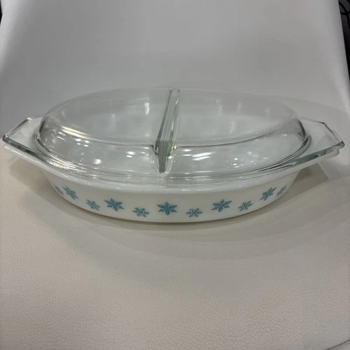 Vintage Pyrex White w/Turquoise Snowflakes 1.5 Qt Divided Casserole Dish w/ Lid