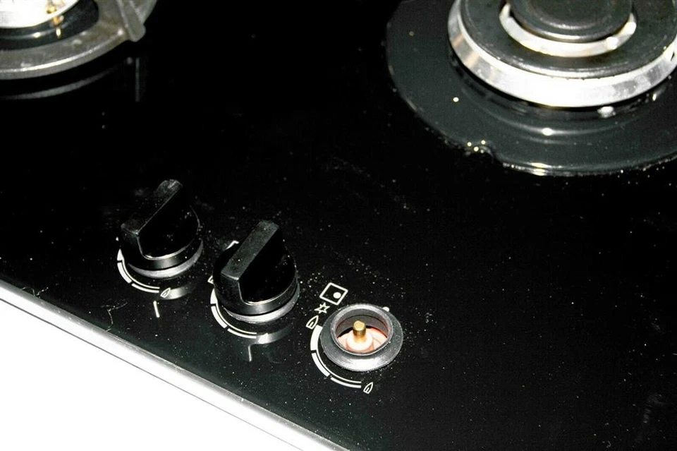 Zanussi ZGO68330BA Gaskochfeld, 60 cm, 3-flammig, Frontsteuerung, Wok-Brenner - Bild 2 von 4